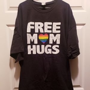 PRIDE, Free Mom Hugs, Black tee 5x
